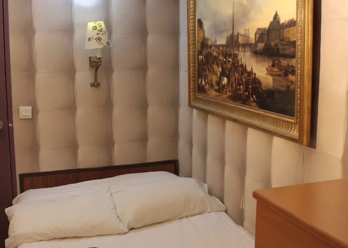 Hauteville Opera Szálloda 3*