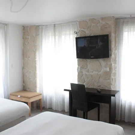 Hauteville Opera 3*