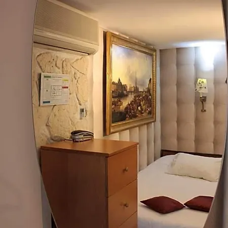 Hauteville Opera Hotel 3*