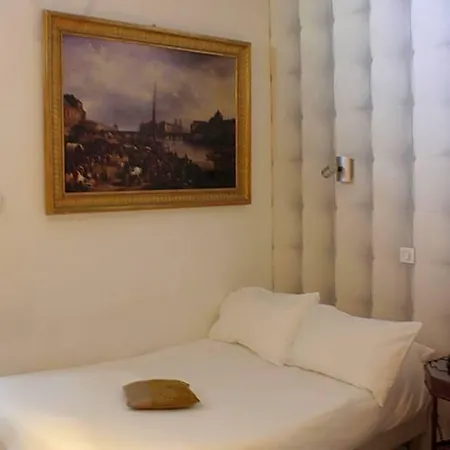 Hauteville Opera Hotel 3*