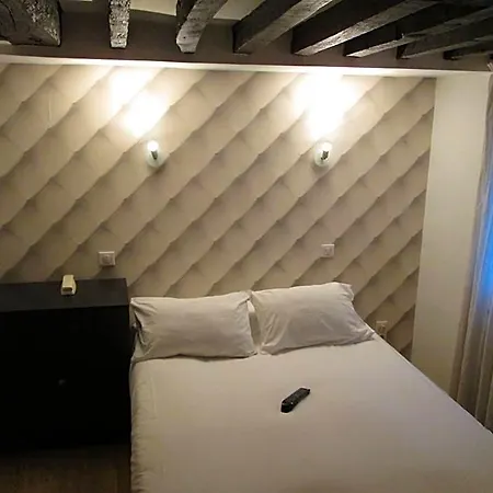 Hauteville Opera Hotel 3*