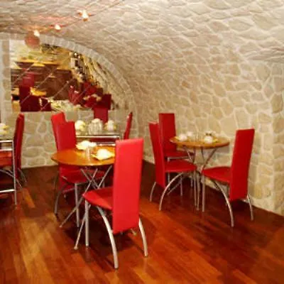 מלון Hauteville Opera 3*
