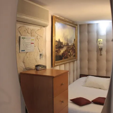 Hauteville Opera Hotel 3*