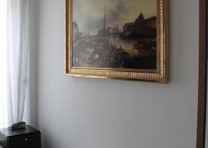 Hauteville Opera Otel 3*