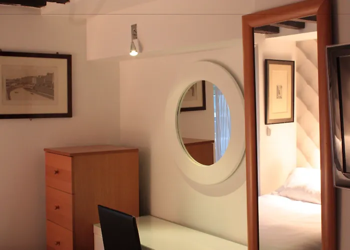 Hauteville Opera Otel 3*