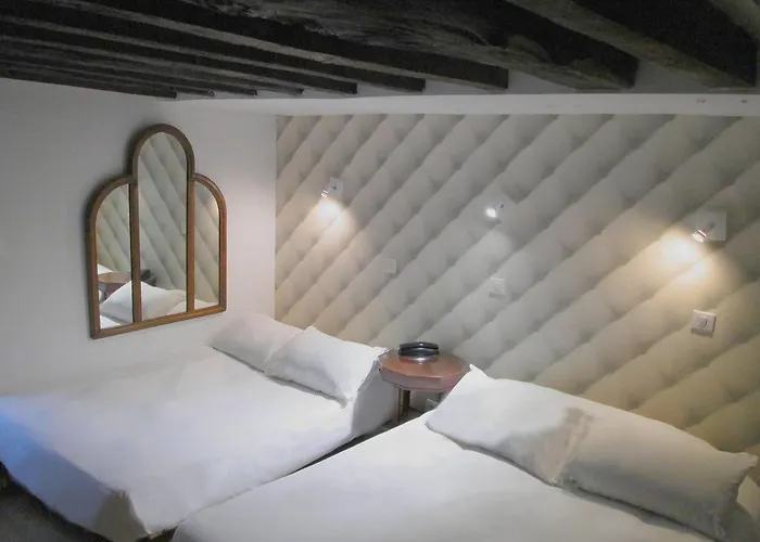 Hauteville Opera Otel 3*