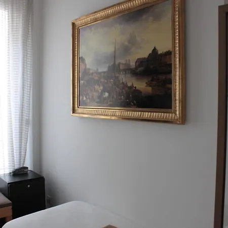 Hauteville Opera Szálloda 3*